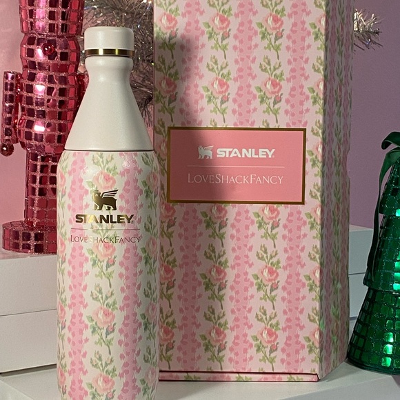 The Stanley x LoveShackFancy All Day Slim Bottle- BLOOMING HEIRLOOM - 20 oz - Picture 2 of 7